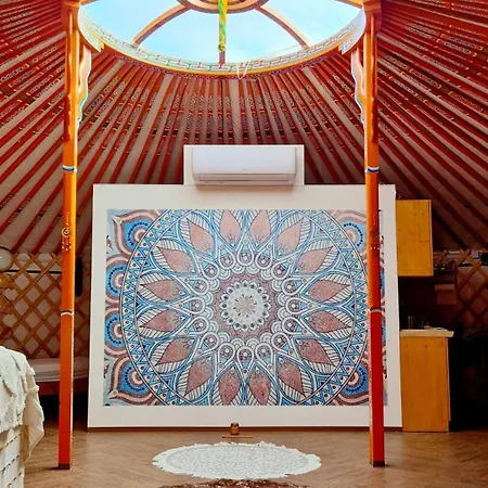 Tente de luxe Jurtarelax Kozarmisleny